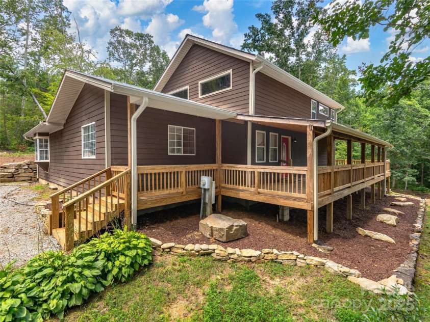 114 Nature Drive, Hendersonville, NC 28792.  MLS# CAR4288878, YatesRealty ID 33991. 