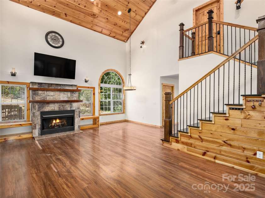 114 Nature Drive, Hendersonville, NC 28792.  MLS# CAR4288878, YatesRealty ID 33991. 