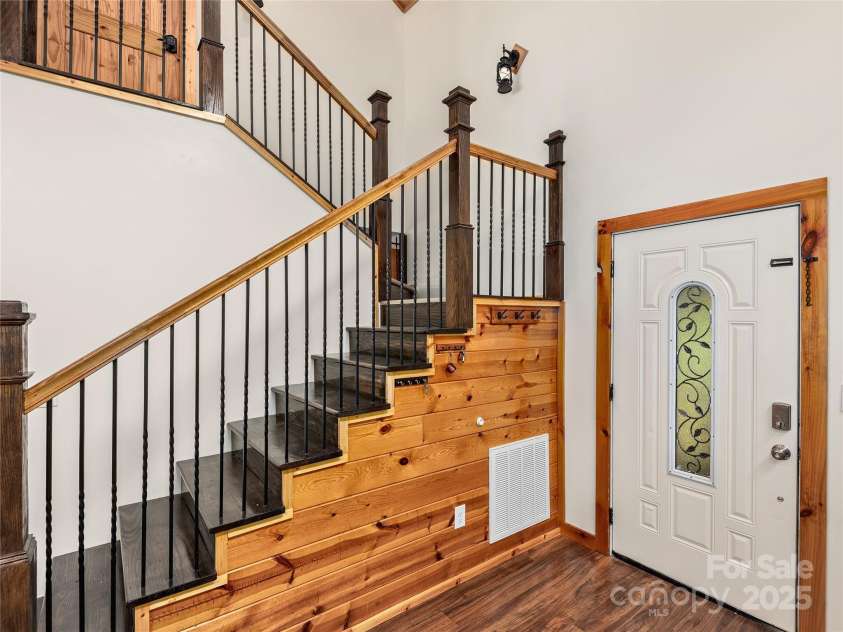 114 Nature Drive, Hendersonville, NC 28792.  MLS# CAR4288878, YatesRealty ID 33991. 