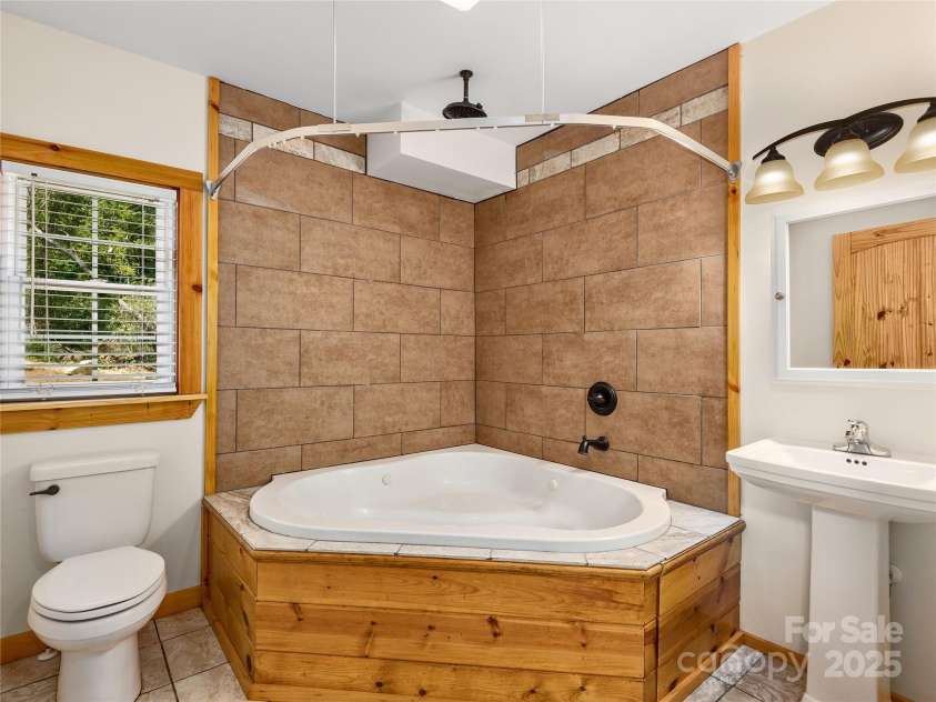 114 Nature Drive, Hendersonville, NC 28792.  MLS# CAR4288878, YatesRealty ID 33991. 