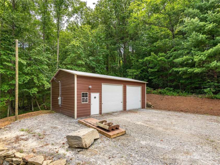 114 Nature Drive, Hendersonville, NC 28792.  MLS# CAR4288878, YatesRealty ID 33991. 