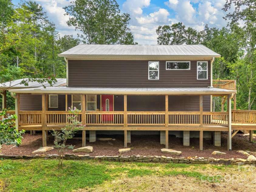 114 Nature Drive, Hendersonville, NC 28792.  MLS# CAR4288878, YatesRealty ID 33991. 