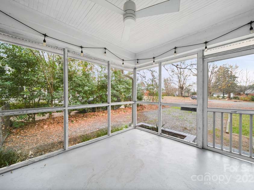 1521 Anderson Street, Charlotte, NC 28205.  MLS# CAR4325521, YatesRealty ID 33993. 