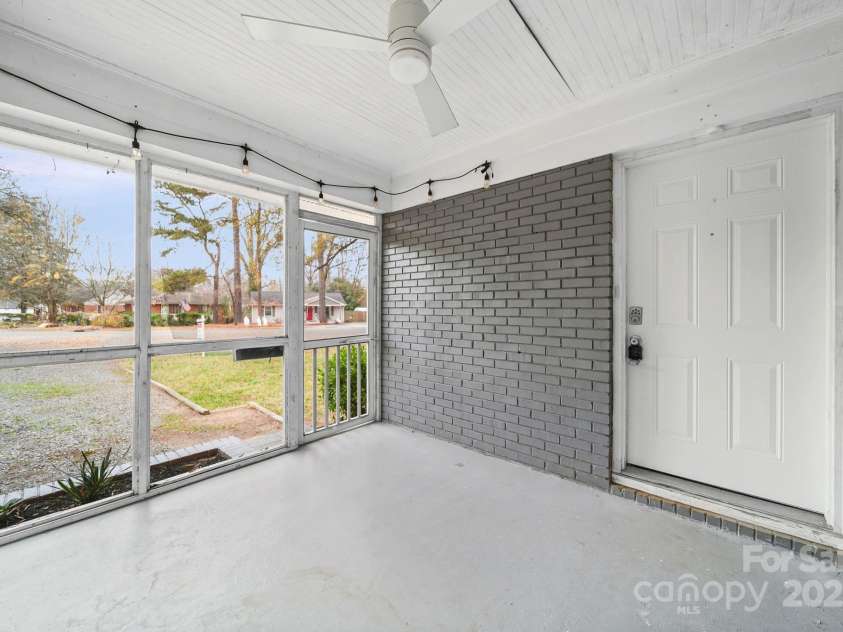 1521 Anderson Street, Charlotte, NC 28205.  MLS# CAR4325521, YatesRealty ID 33993. 