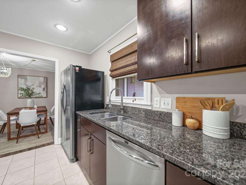 1521 Anderson Street, Charlotte, NC 28205.  MLS# CAR4325521, YatesRealty ID 33993. 