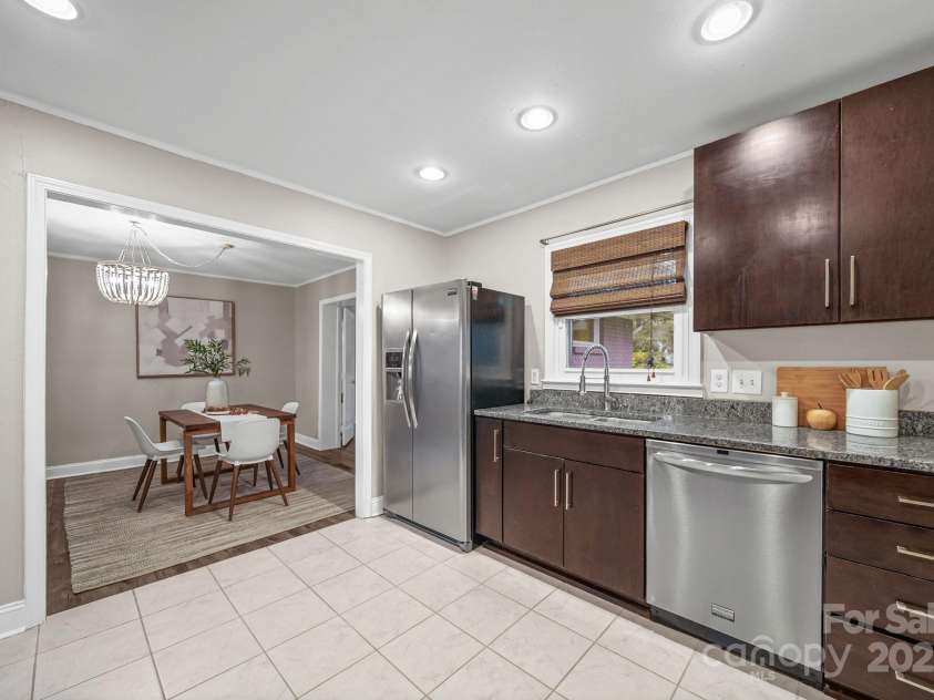 1521 Anderson Street, Charlotte, NC 28205.  MLS# CAR4325521, YatesRealty ID 33993. 