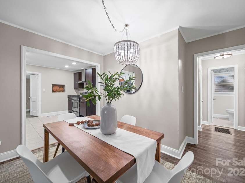 1521 Anderson Street, Charlotte, NC 28205.  MLS# CAR4325521, YatesRealty ID 33993. 