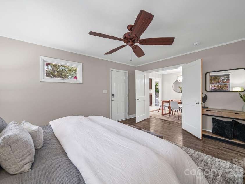 1521 Anderson Street, Charlotte, NC 28205.  MLS# CAR4325521, YatesRealty ID 33993. 