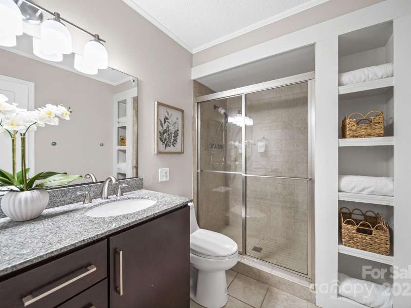 1521 Anderson Street, Charlotte, NC 28205.  MLS# CAR4325521, YatesRealty ID 33993. 