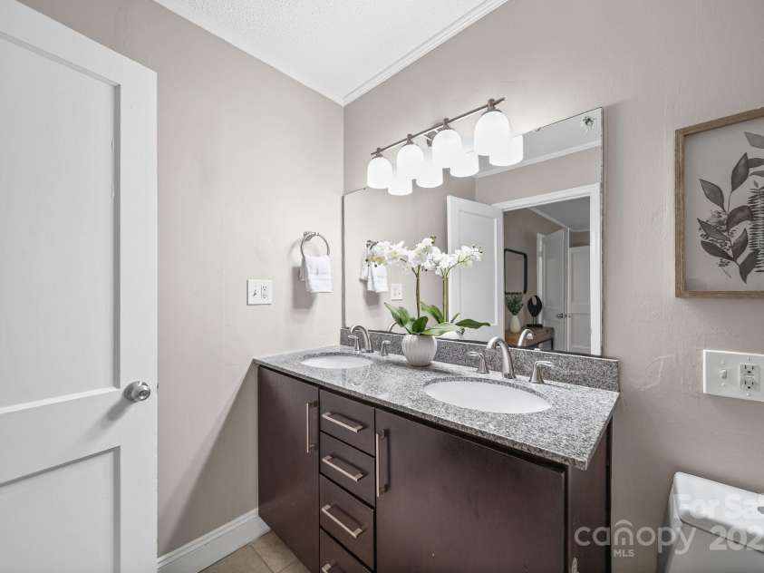 1521 Anderson Street, Charlotte, NC 28205.  MLS# CAR4325521, YatesRealty ID 33993. 