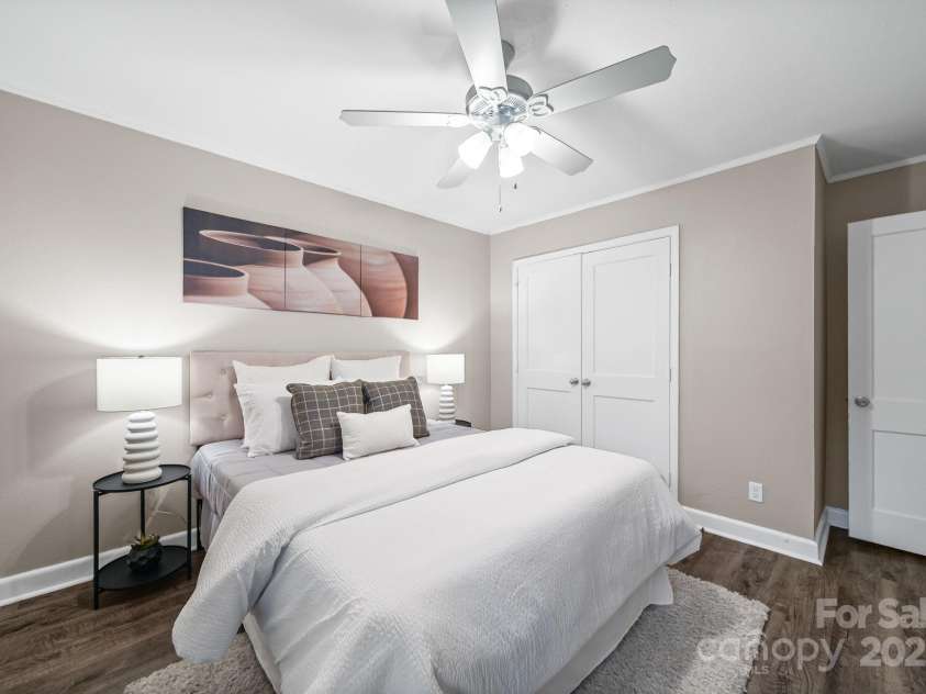 1521 Anderson Street, Charlotte, NC 28205.  MLS# CAR4325521, YatesRealty ID 33993. 