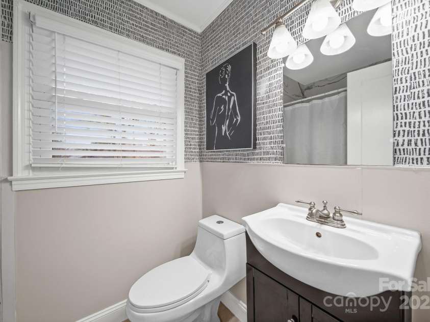 1521 Anderson Street, Charlotte, NC 28205.  MLS# CAR4325521, YatesRealty ID 33993. 