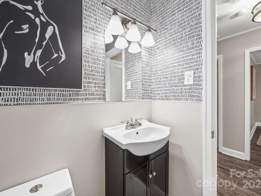 1521 Anderson Street, Charlotte, NC 28205.  MLS# CAR4325521, YatesRealty ID 33993. 