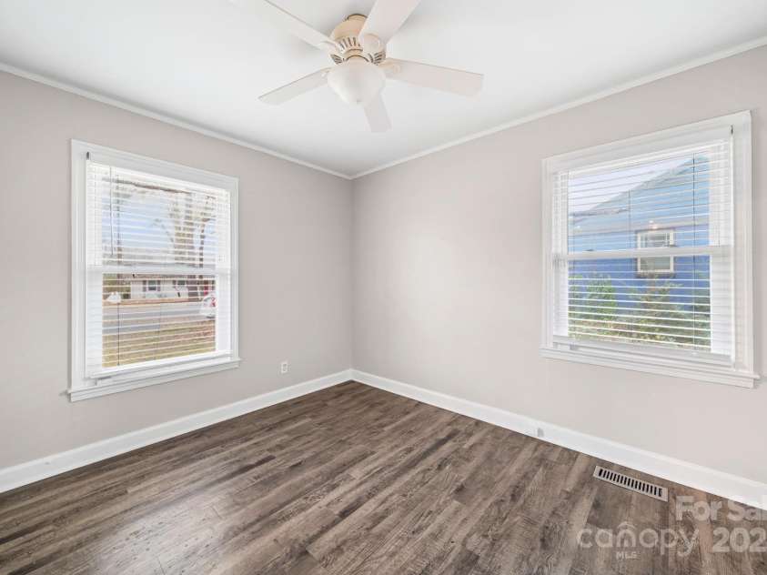 1521 Anderson Street, Charlotte, NC 28205.  MLS# CAR4325521, YatesRealty ID 33993. 