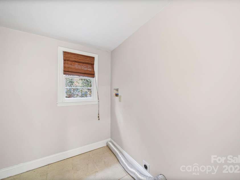 1521 Anderson Street, Charlotte, NC 28205.  MLS# CAR4325521, YatesRealty ID 33993. 