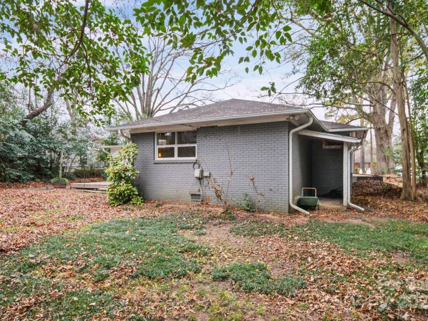 1521 Anderson Street, Charlotte, NC 28205.  MLS# CAR4325521, YatesRealty ID 33993. 