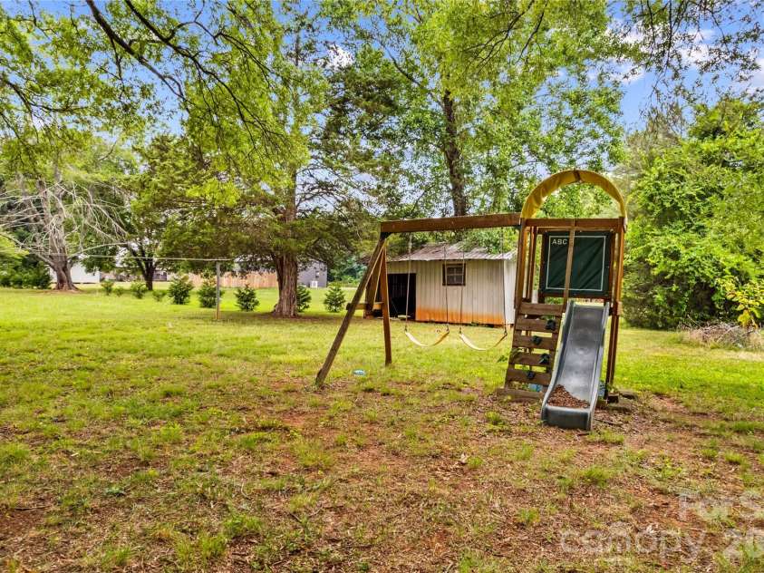473 Nixon Road, Statesville, NC 28625.  MLS# CAR4398646, YatesRealty ID 33993. 