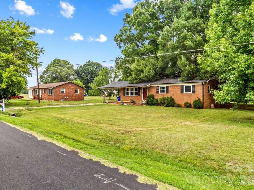 473 Nixon Road, Statesville, NC 28625.  MLS# CAR4398646, YatesRealty ID 33993. 