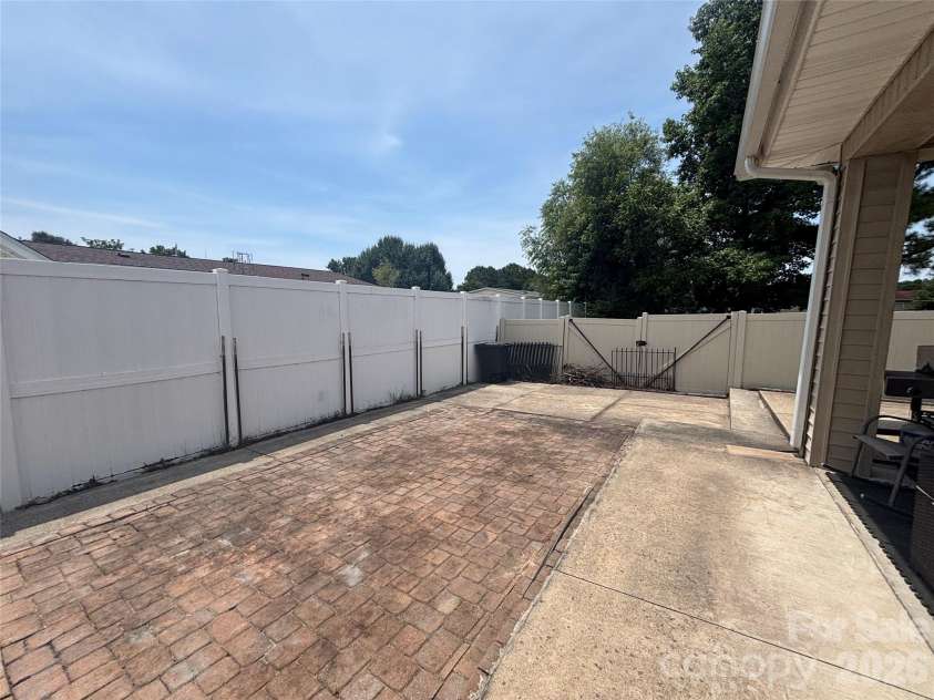308 Glenridge Drive, Little River, SC 29566.  MLS# CAR4408959, YatesRealty ID 33994. 