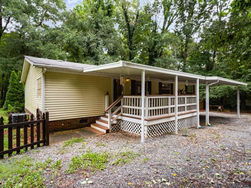 643 Lowland Dairy Road, Mount Holly, NC 28120.  MLS# CAR4292081, YatesRealty ID 33994. 
