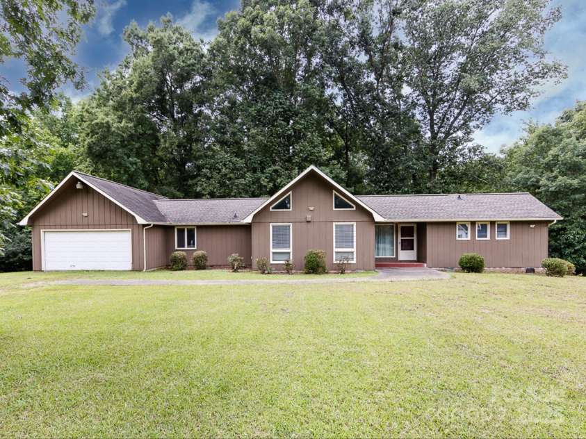 2923 Brooks Mill Lane, Wingate, NC 28174.  MLS# CAR4294059, YatesRealty ID 33995. 