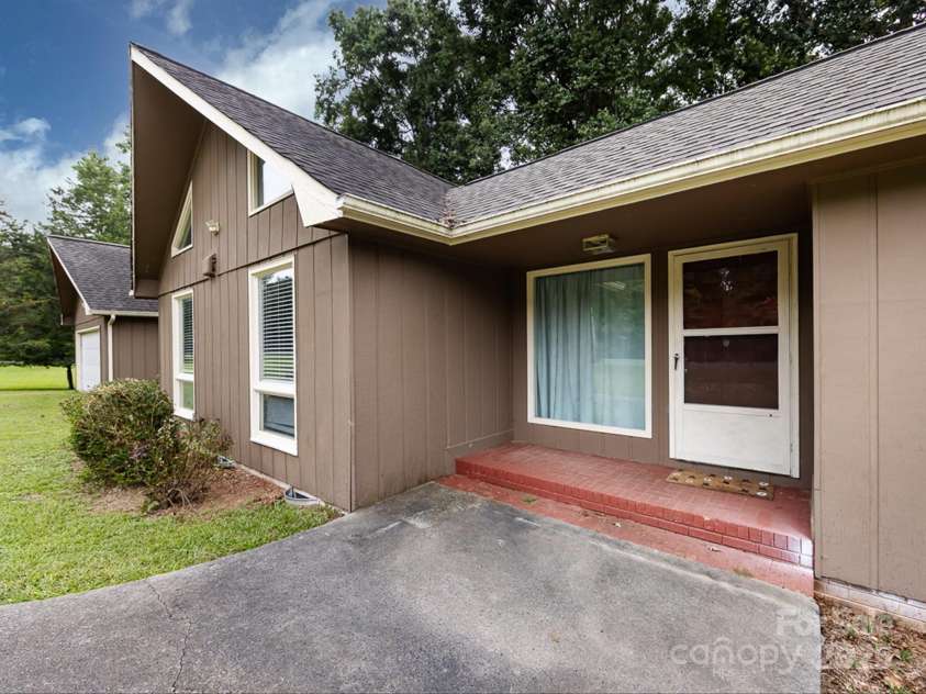 2923 Brooks Mill Lane, Wingate, NC 28174.  MLS# CAR4294059, YatesRealty ID 33995. 