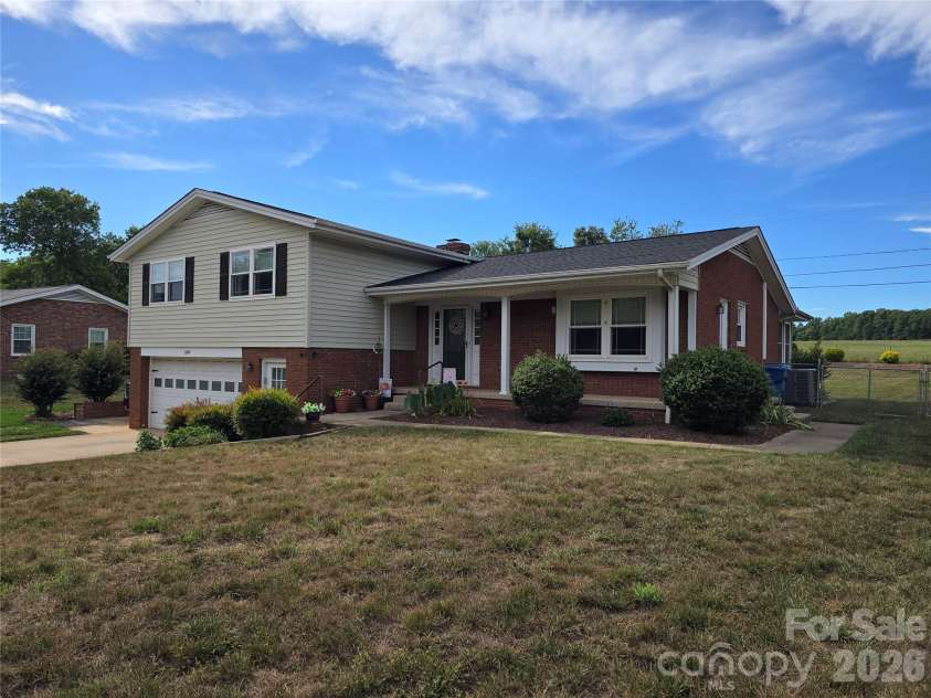 5760 Valley Field Road, Hickory, NC 28602.  MLS# CAR4398560, YatesRealty ID 33995. Alt View Front