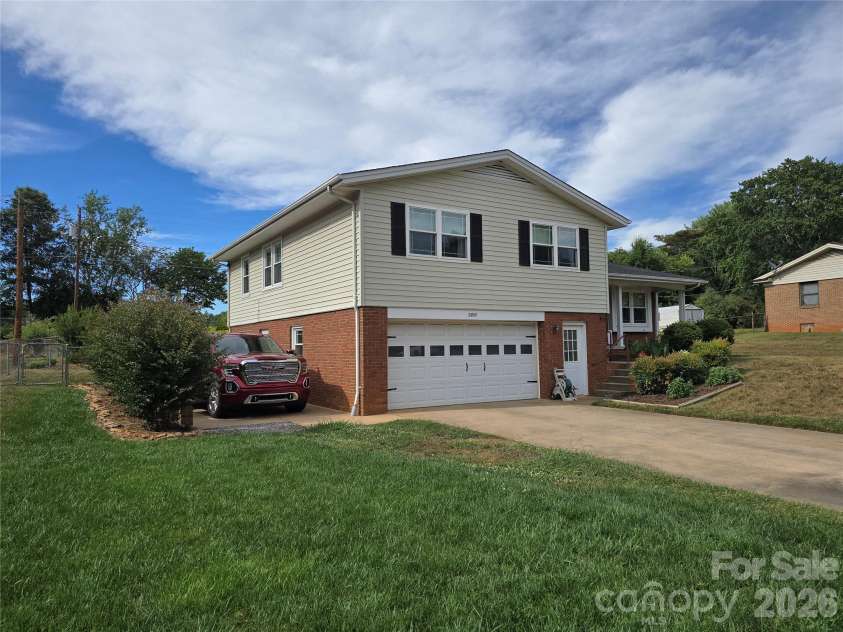 5760 Valley Field Road, Hickory, NC 28602.  MLS# CAR4398560, YatesRealty ID 33995. Alt View Front