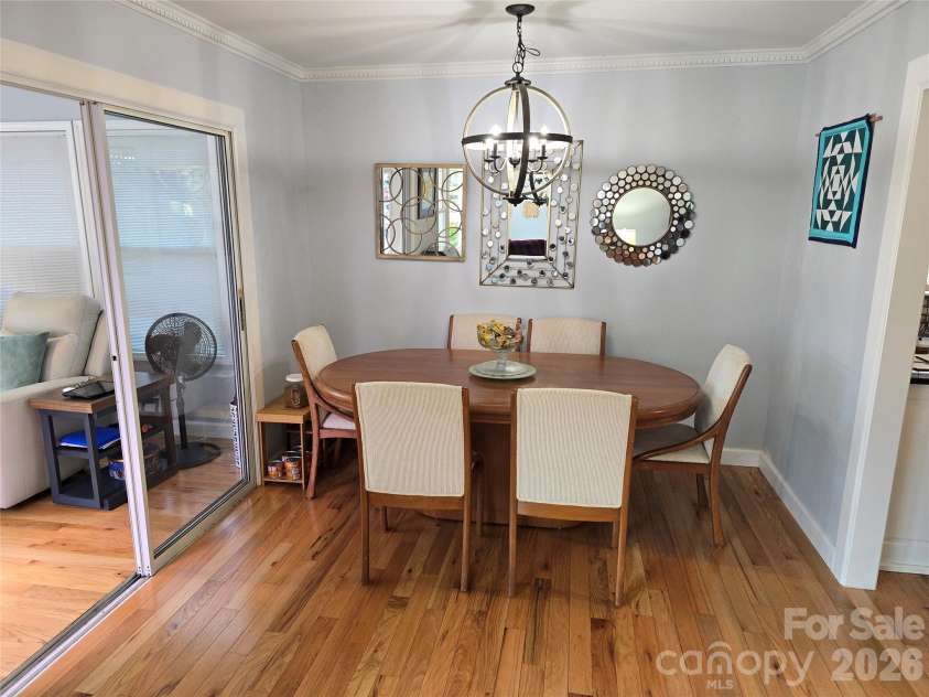 5760 Valley Field Road, Hickory, NC 28602.  MLS# CAR4398560, YatesRealty ID 33995. Dining Area