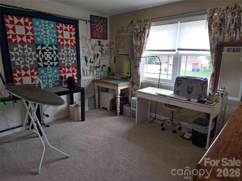5760 Valley Field Road, Hickory, NC 28602.  MLS# CAR4398560, YatesRealty ID 33995. Flex Room