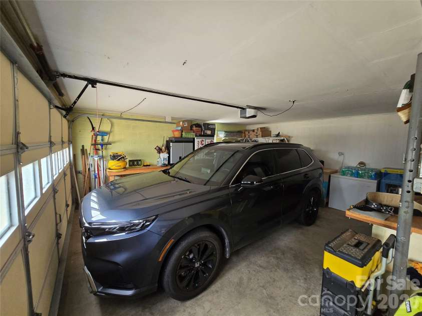 5760 Valley Field Road, Hickory, NC 28602.  MLS# CAR4398560, YatesRealty ID 33995. Garage