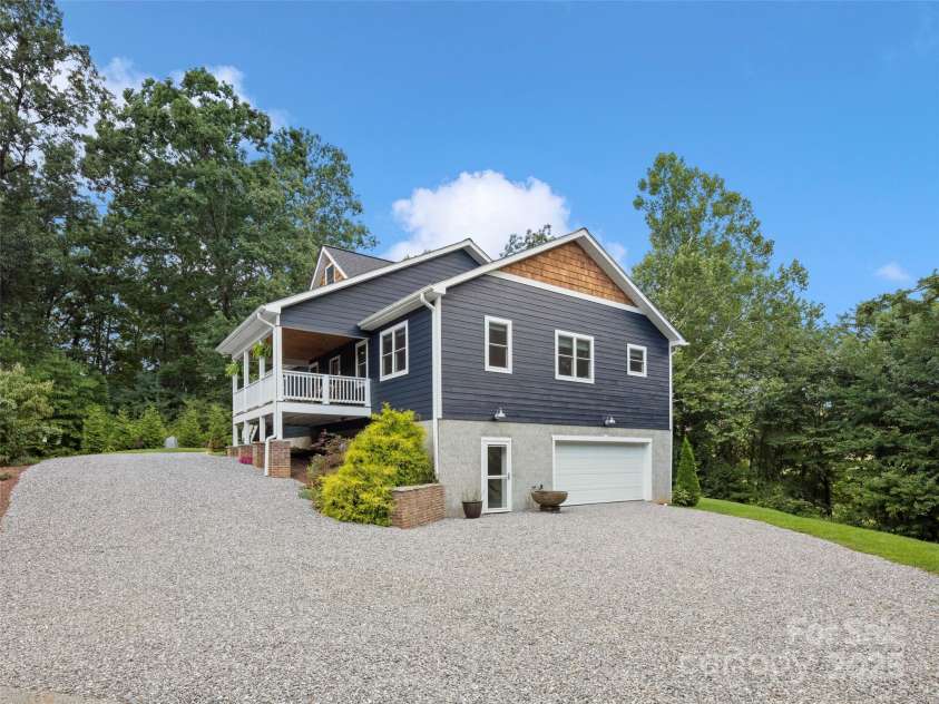 269 Adams Drive, Clyde, NC 28721.  MLS# CAR4295114, YatesRealty ID 33999. 