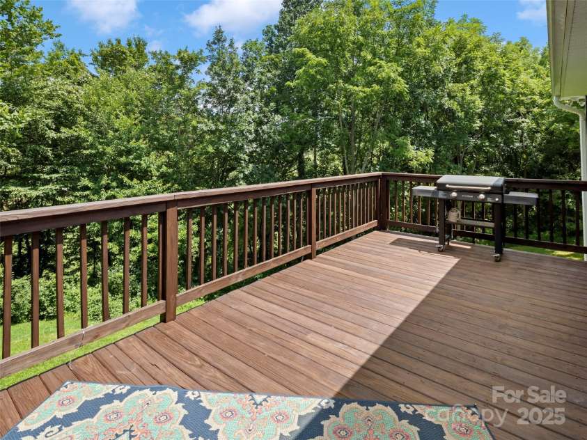 269 Adams Drive, Clyde, NC 28721.  MLS# CAR4295114, YatesRealty ID 33999. 