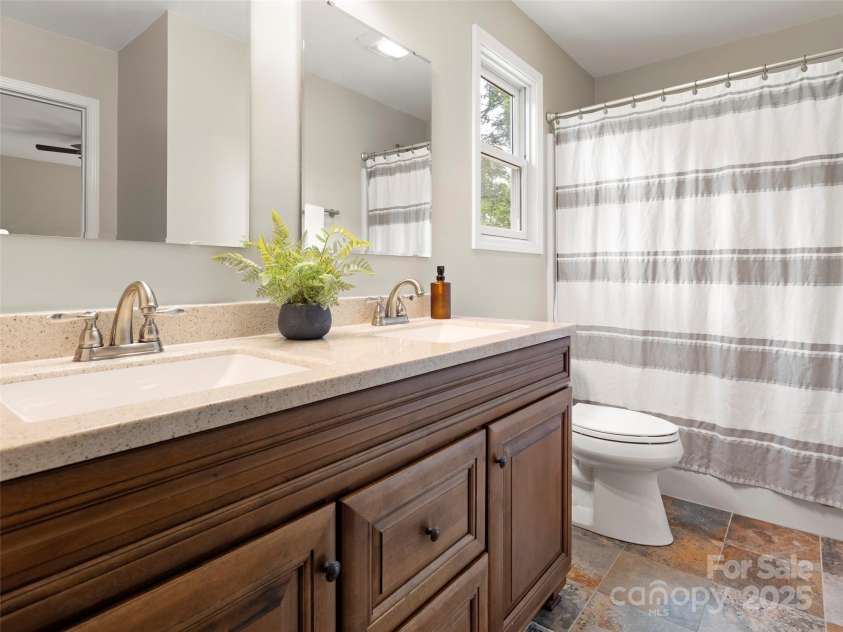 269 Adams Drive, Clyde, NC 28721.  MLS# CAR4295114, YatesRealty ID 33999. 