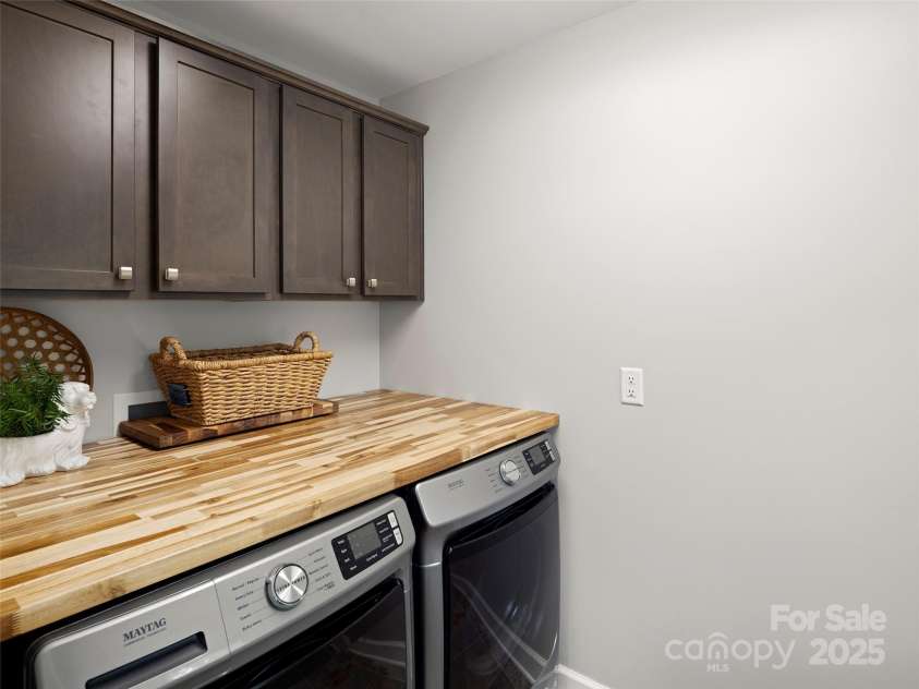 269 Adams Drive, Clyde, NC 28721.  MLS# CAR4295114, YatesRealty ID 33999. 