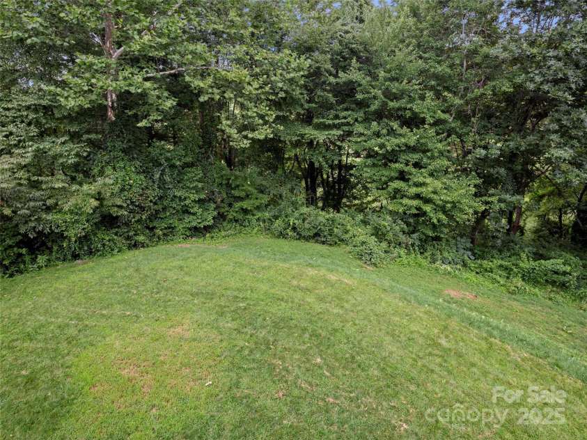 269 Adams Drive, Clyde, NC 28721.  MLS# CAR4295114, YatesRealty ID 33999. 