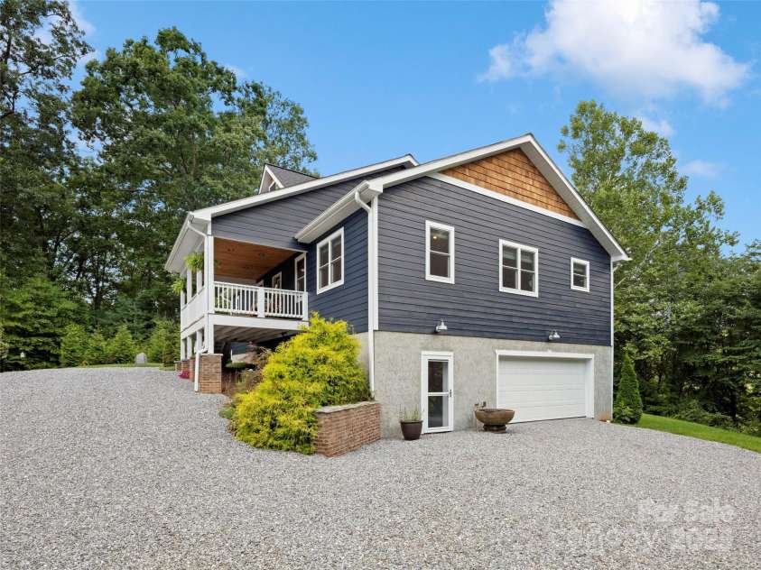 269 Adams Drive, Clyde, NC 28721.  MLS# CAR4295114, YatesRealty ID 33999. 