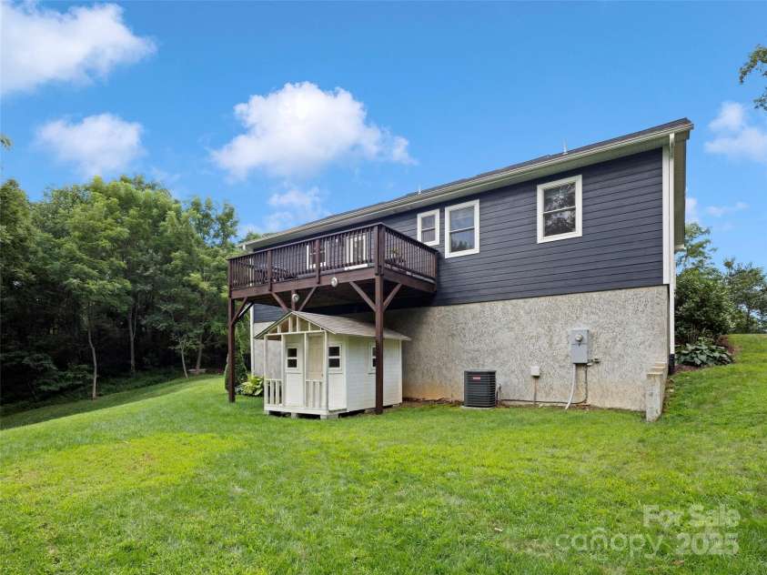 269 Adams Drive, Clyde, NC 28721.  MLS# CAR4295114, YatesRealty ID 33999. 