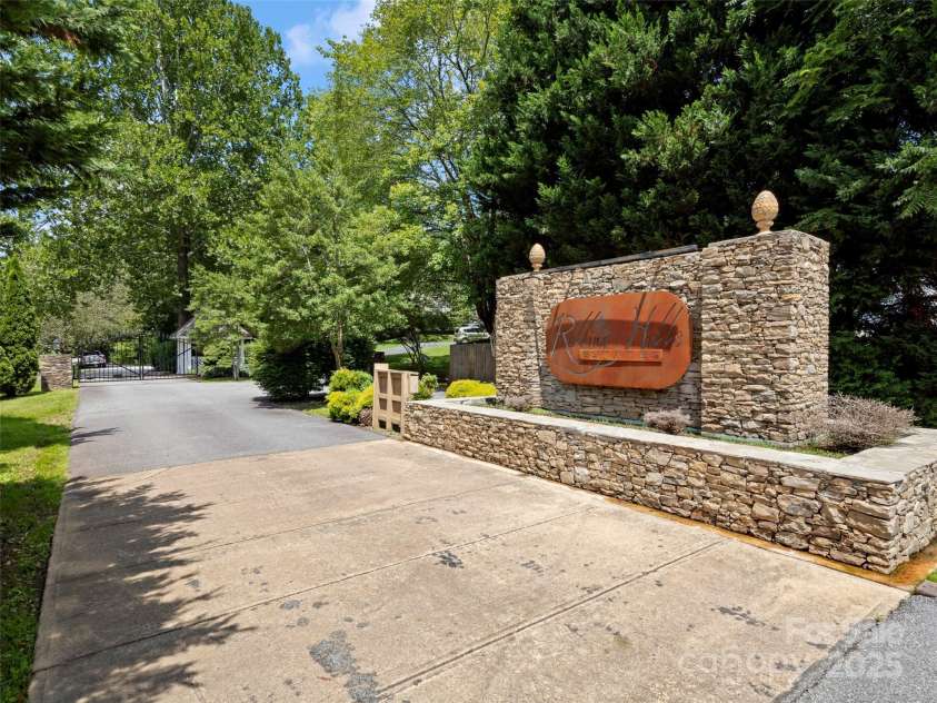 269 Adams Drive, Clyde, NC 28721.  MLS# CAR4295114, YatesRealty ID 33999. 