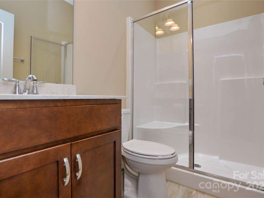 11607 Meetinghouse Drive, Cornelius, NC 28031.  MLS# CAR4264013, YatesRealty ID 34. Master full bath