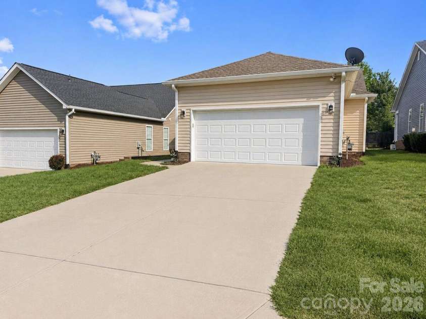 11607 Meetinghouse Drive, Cornelius, NC 28031.  MLS# CAR4414705, YatesRealty ID 34. 