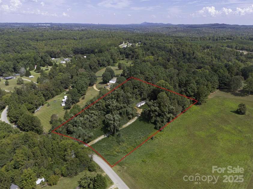 259 Roberts Road, Blacksburg, SC 29702.  MLS# CAR4305118, YatesRealty ID 34. Approximate Lot Lines