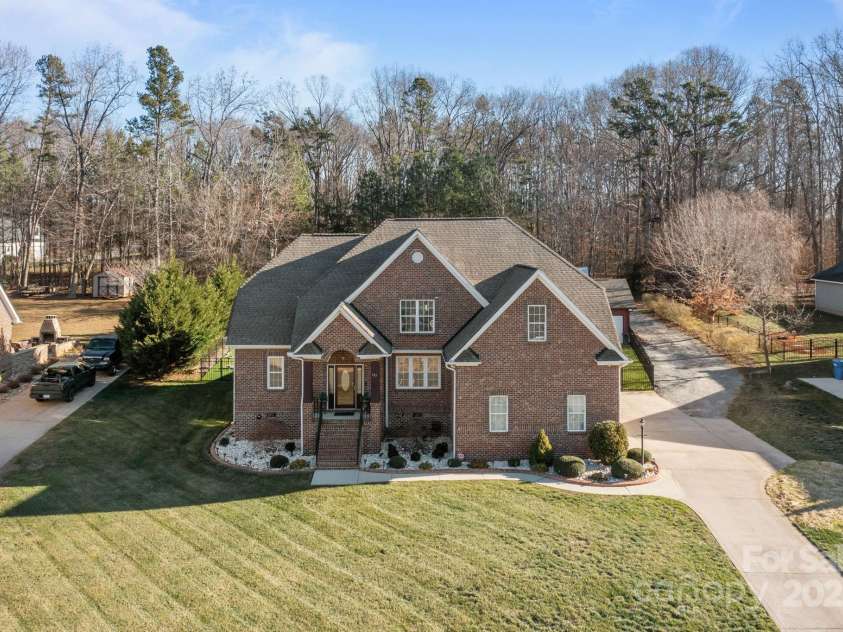 187 Winding Creek Drive, Troutman, NC 28166.  MLS# CAR4327776, YatesRealty ID 3400. 