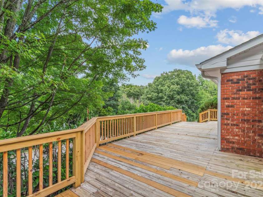 42 Sheppard Drive, Asheville, NC 28806.  MLS# CAR4292470, YatesRealty ID 34000. 
