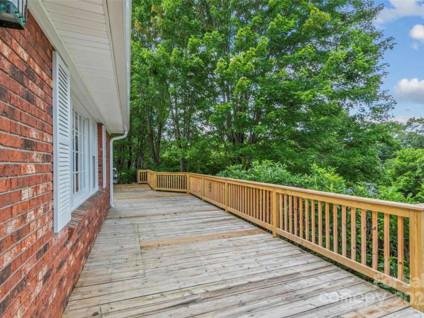 42 Sheppard Drive, Asheville, NC 28806.  MLS# CAR4292470, YatesRealty ID 34000. 