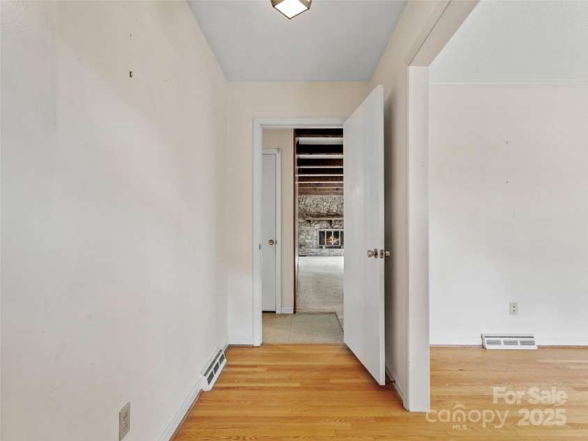 42 Sheppard Drive, Asheville, NC 28806.  MLS# CAR4292470, YatesRealty ID 34000. 