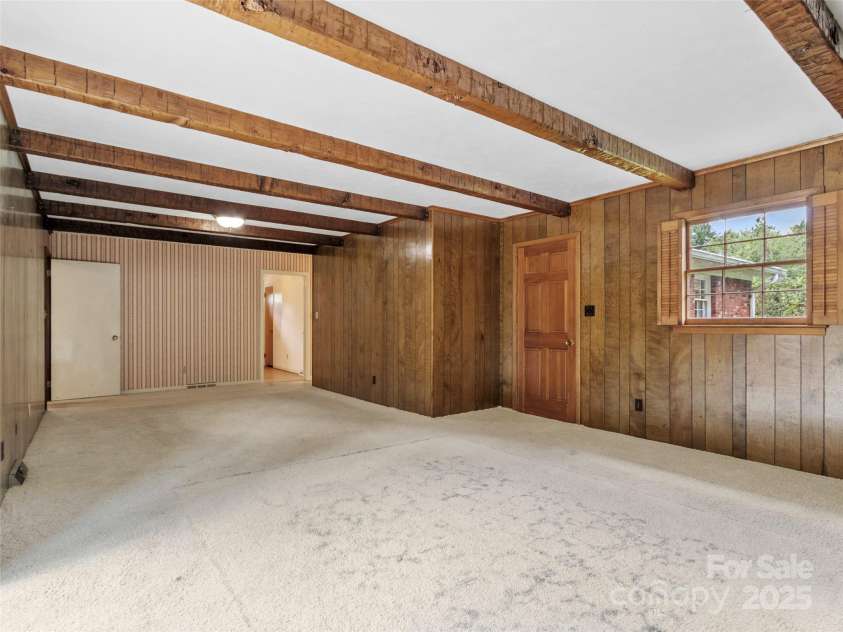 42 Sheppard Drive, Asheville, NC 28806.  MLS# CAR4292470, YatesRealty ID 34000. 