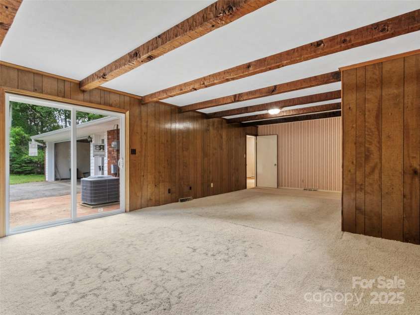 42 Sheppard Drive, Asheville, NC 28806.  MLS# CAR4292470, YatesRealty ID 34000. 