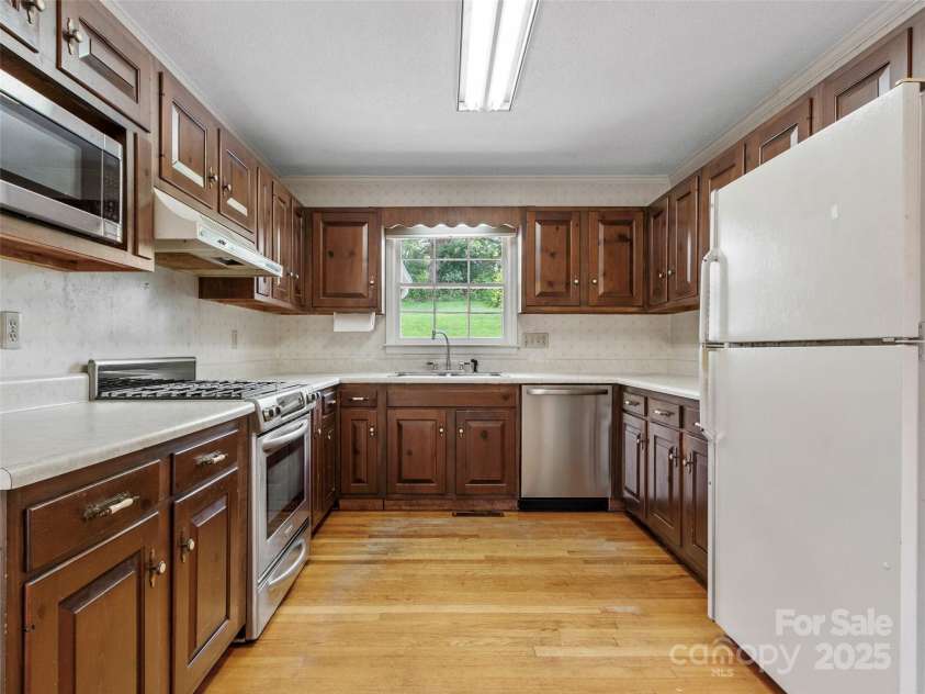 42 Sheppard Drive, Asheville, NC 28806.  MLS# CAR4292470, YatesRealty ID 34000. 