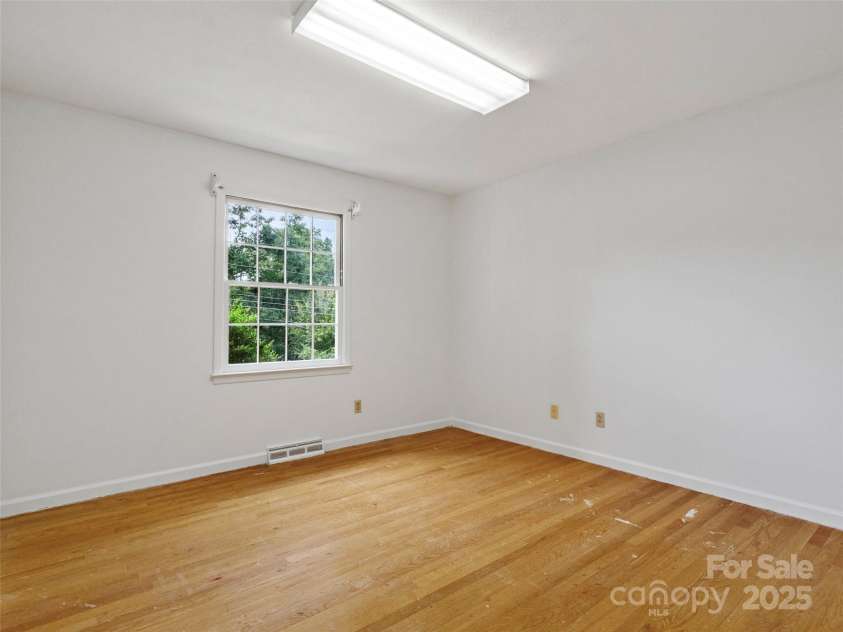 42 Sheppard Drive, Asheville, NC 28806.  MLS# CAR4292470, YatesRealty ID 34000. 